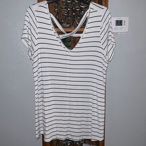 Criss cross tee
